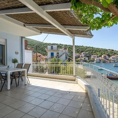 Апартаменты Wavy Sea-view House Agia Kiriaki (Magnesia)